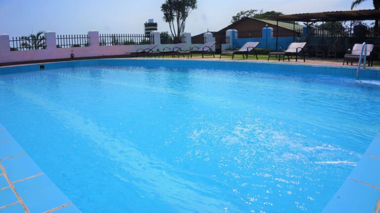 buchen-kinderfreundliche-safari angebote-Buchung-Unterkunft -safari für paare-afrika reise mit kleinen kindern-uganda safari-fort-portal-ataco-hotel