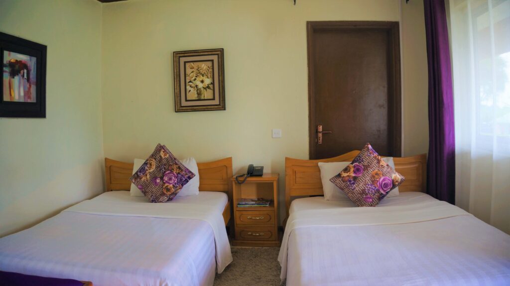 buchen-kinderfreundliche-safari angebote-Buchung-Unterkunft -safari für paare-afrika reise mit kleinen kindern-uganda safari-fort-portal-ataco-hotel